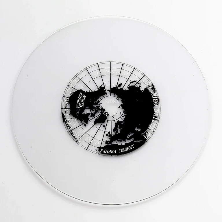 Disque en saphir avec carte polaire métallisée en noir