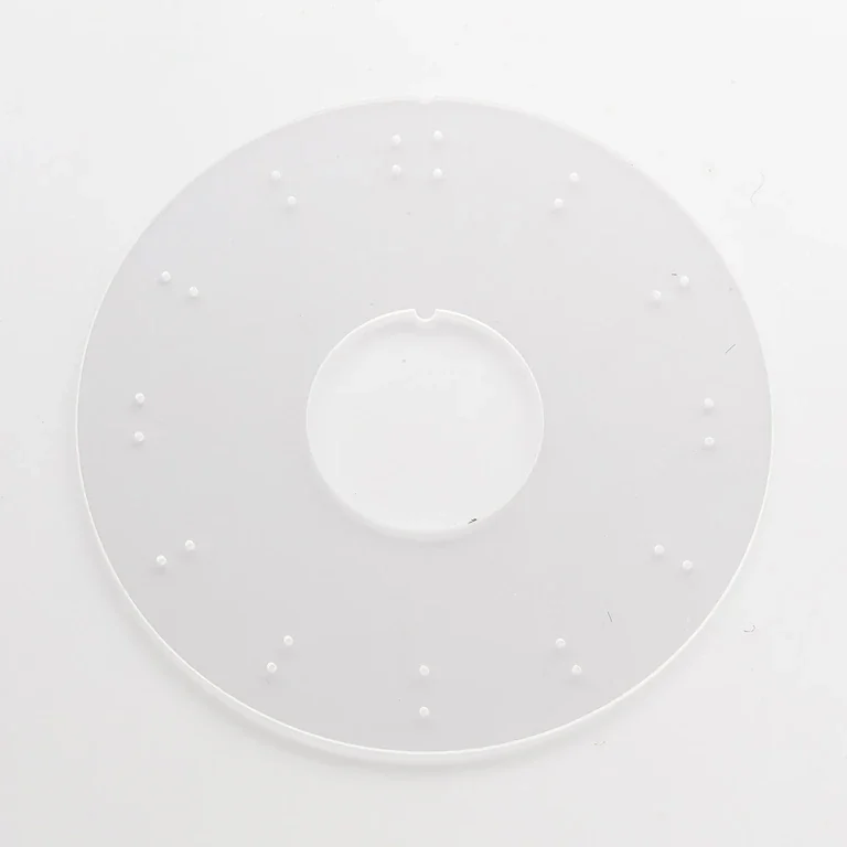 Disque en saphir transparent percé au laser